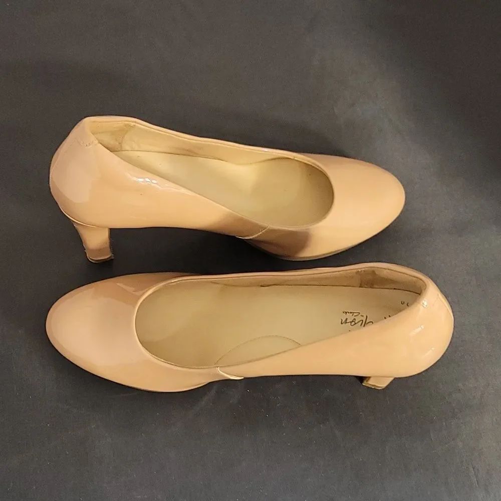 CLARKS COLLECTION ROUND TOE SLIP-ON PUMP - Picture 7 of 16